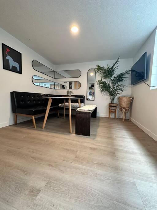 Apartamento Petite Main Street Haven Vancouver Exterior foto